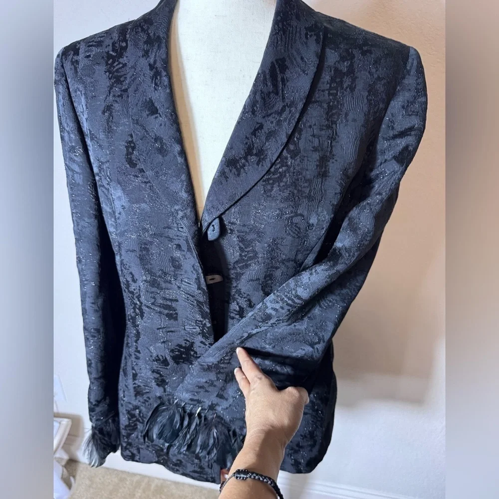 Albert Nipon Women’s Black with Silver Specks Textured Jacket Feather Cuffs 8